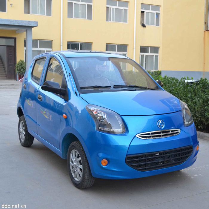四轮全封闭代步车