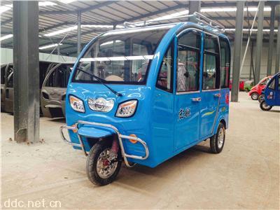 宏舰新款全封闭五门电动三轮车