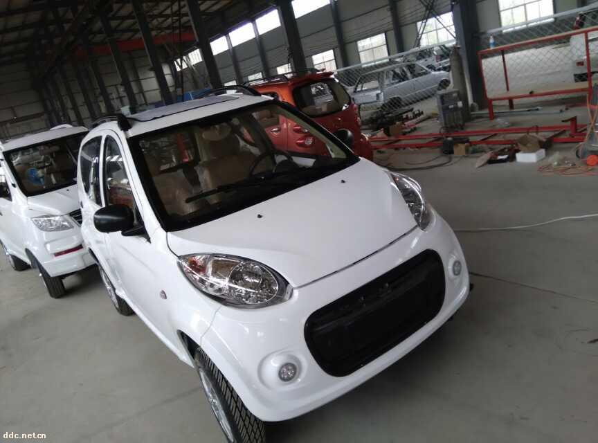 铁壳电动四轮五座全封闭电动汽车,