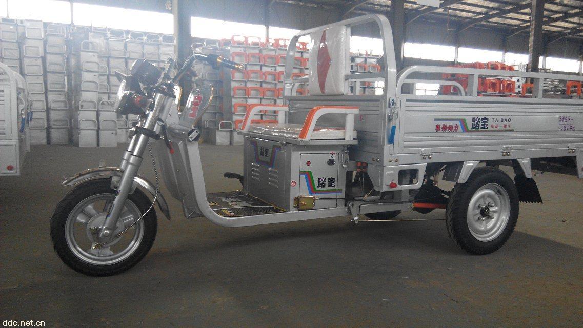 踏宝电动三轮车