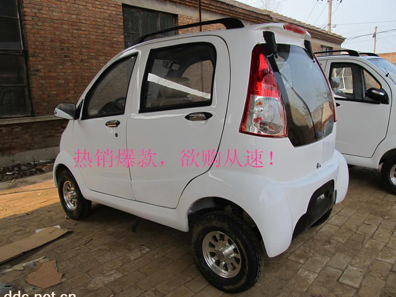 五门四座豪华版电动汽车