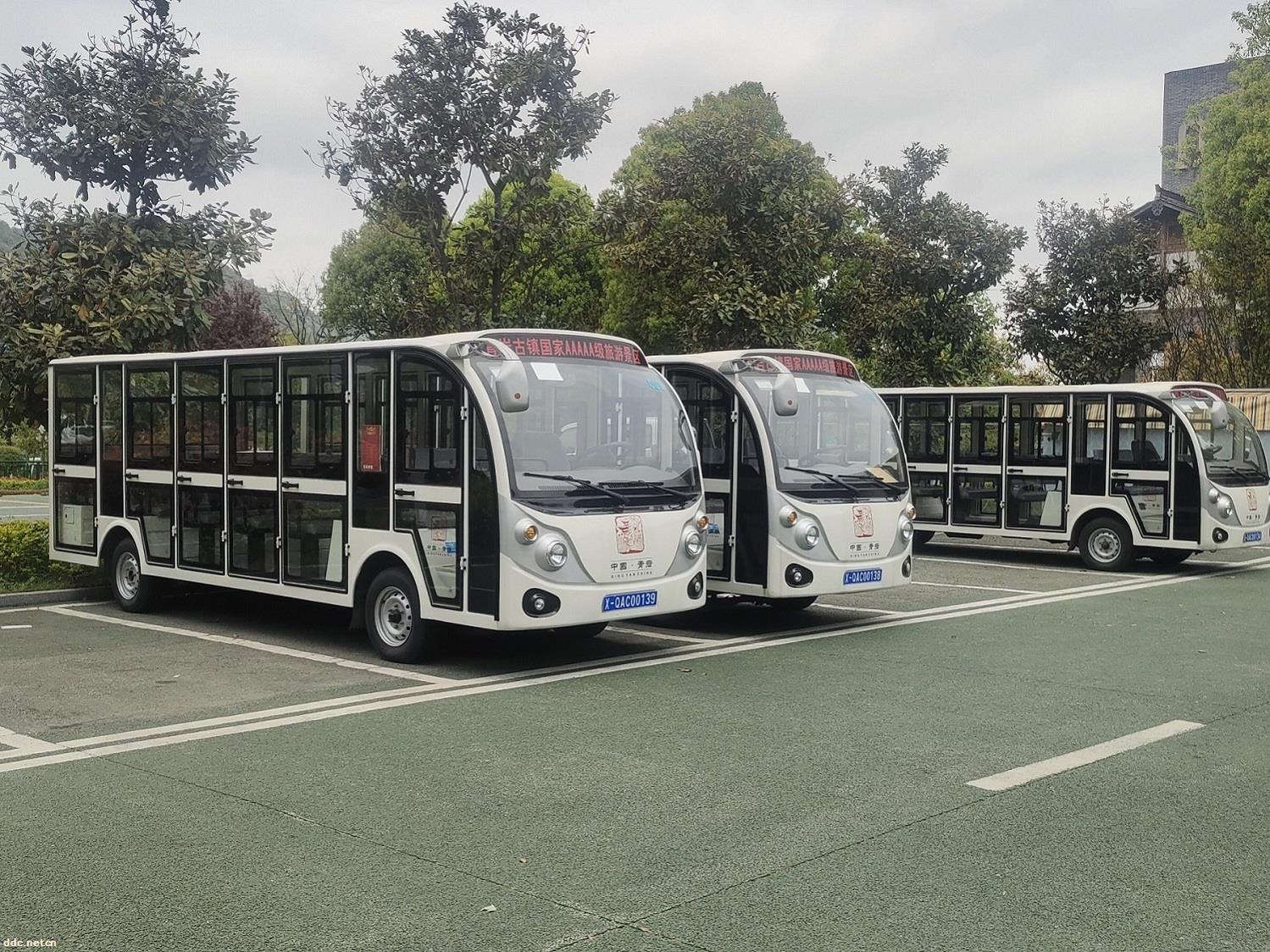 利凯士得23座带门带空调电动观光车