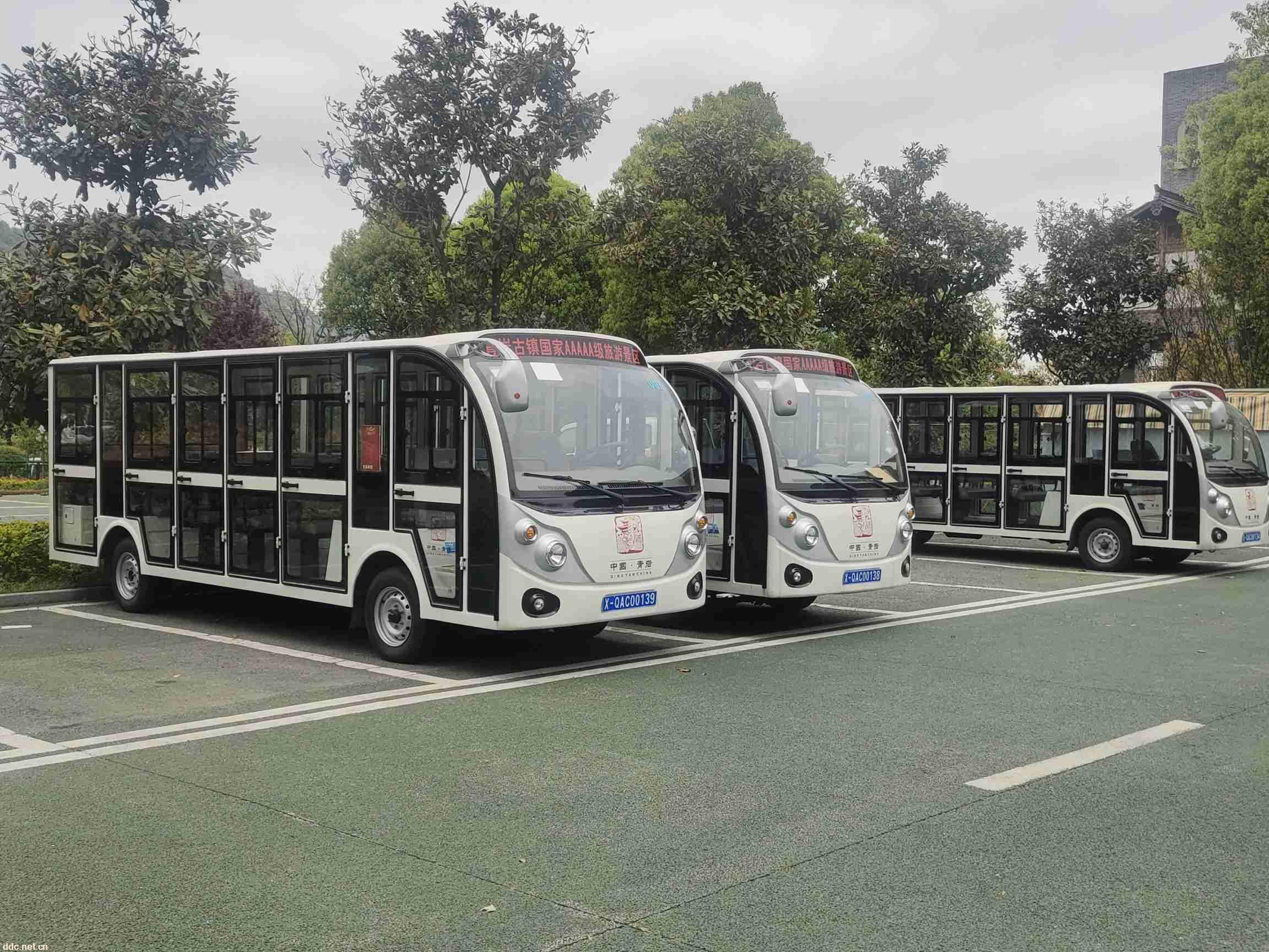 利凯士得电动景区观光车 带门封闭观光车 可加空调