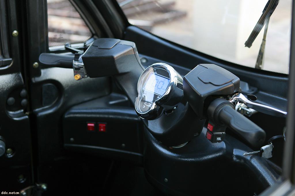 老年代步车