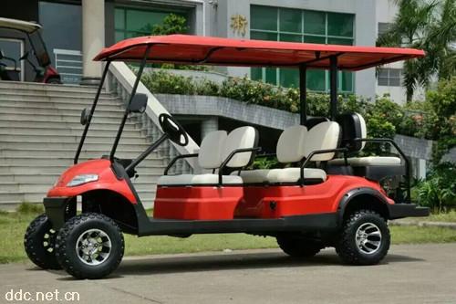 两座高尔夫球场维护车