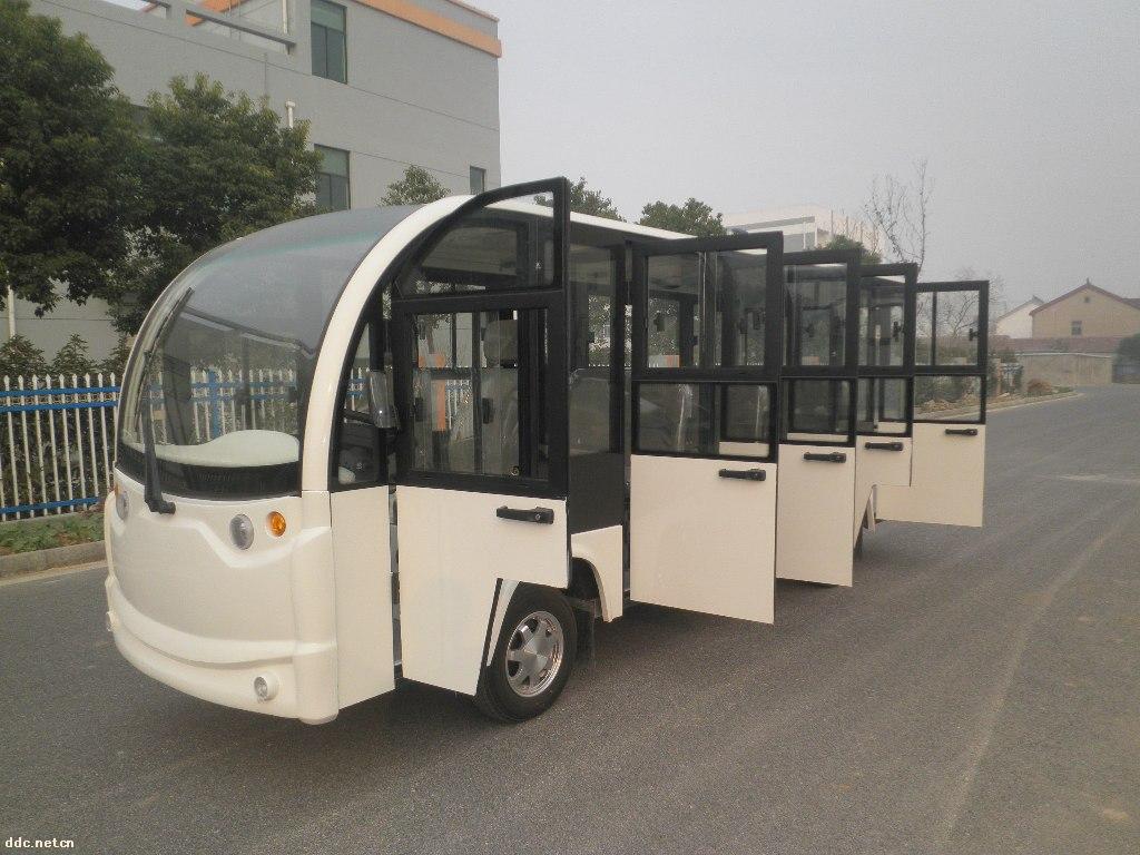 四轮封闭电动观光车