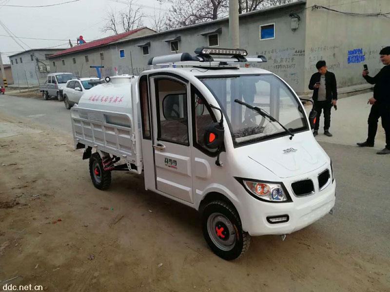 电动城市小型洒水车