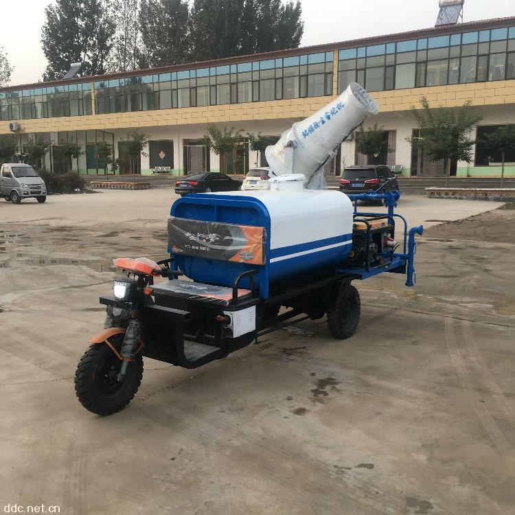 小型电动三轮洒水车