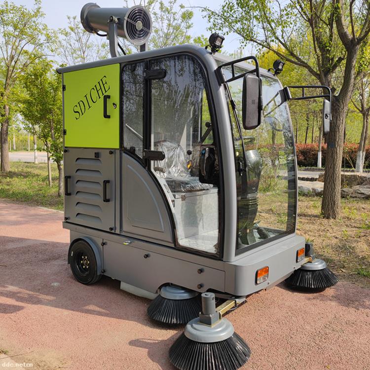 小型电动扫路车